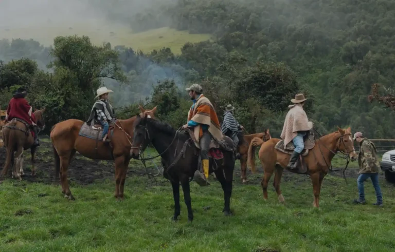 feriado de agosto en riobamba - cabalgata cubillines