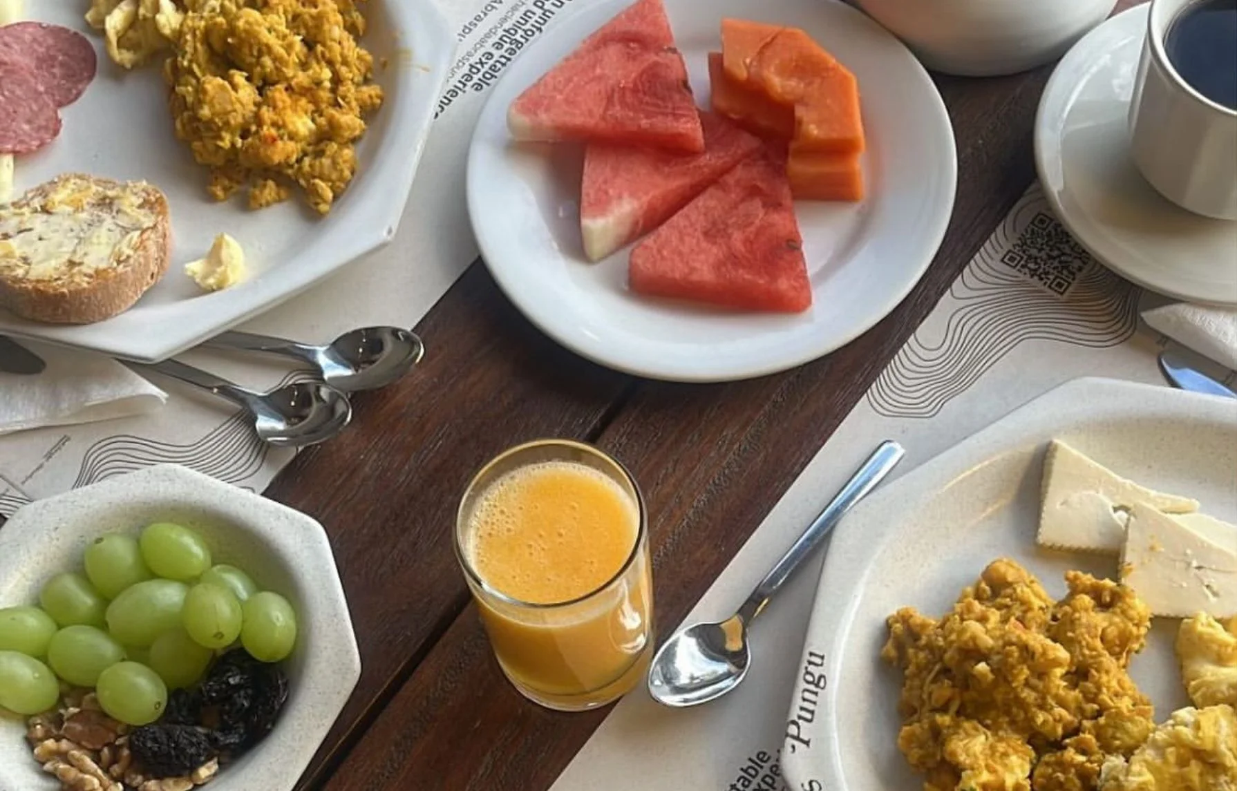 Desayuno buffet andino para familias con niños en hacienda Riobamba