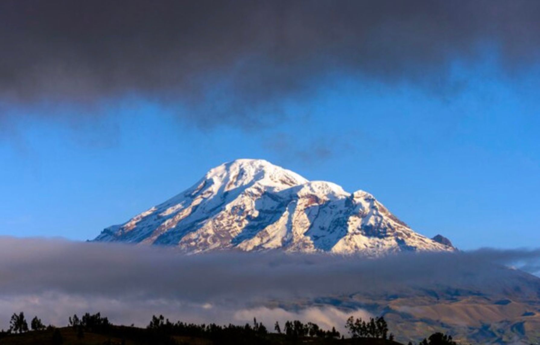volcan chimborazo al amanecer