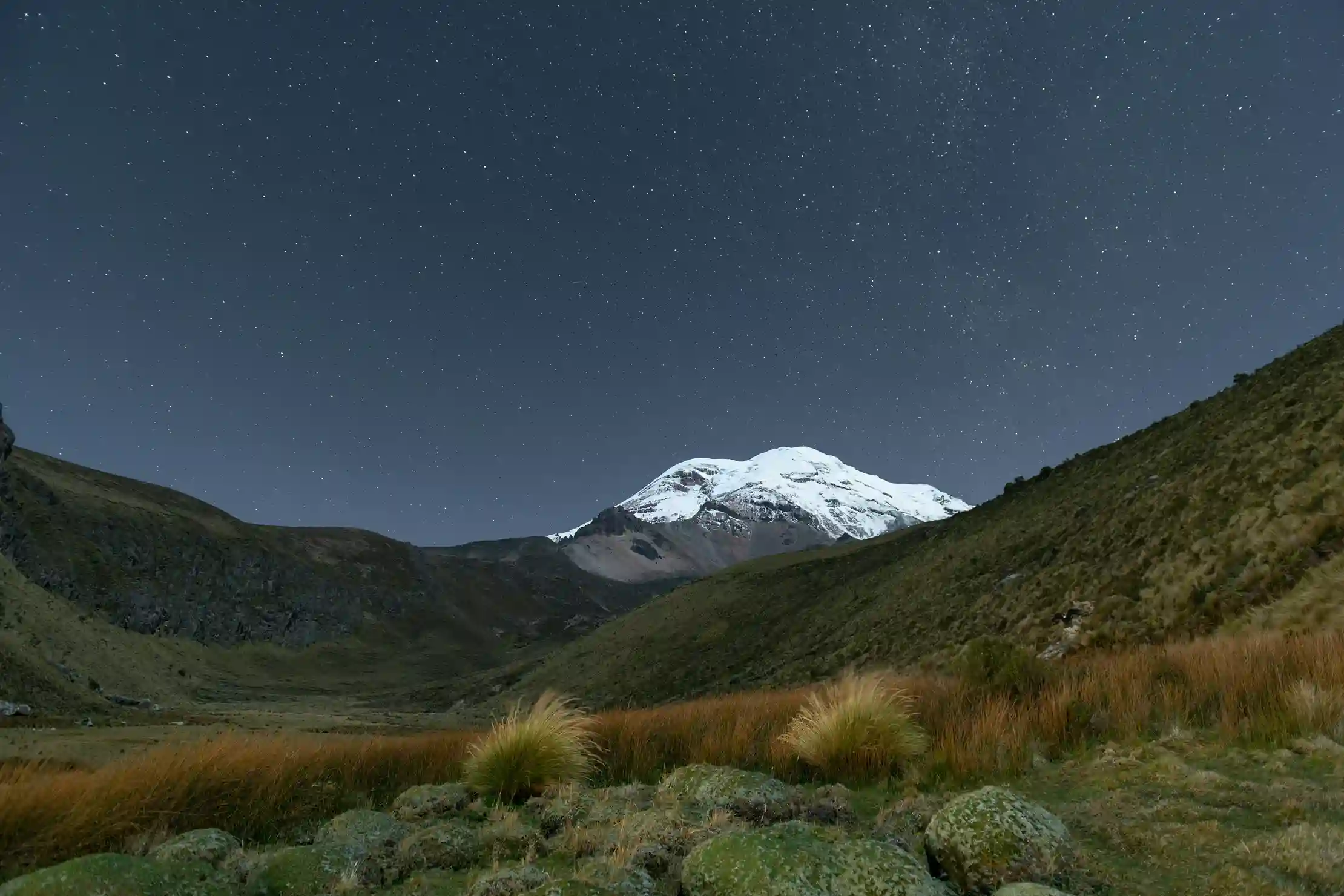Volcán Chimborazo despejado en noviembre desde la provincia de Chimborazo