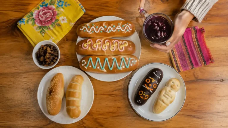 Guaguas de pan recién horneadas, tradición de Finados en la sierra ecuatoriana